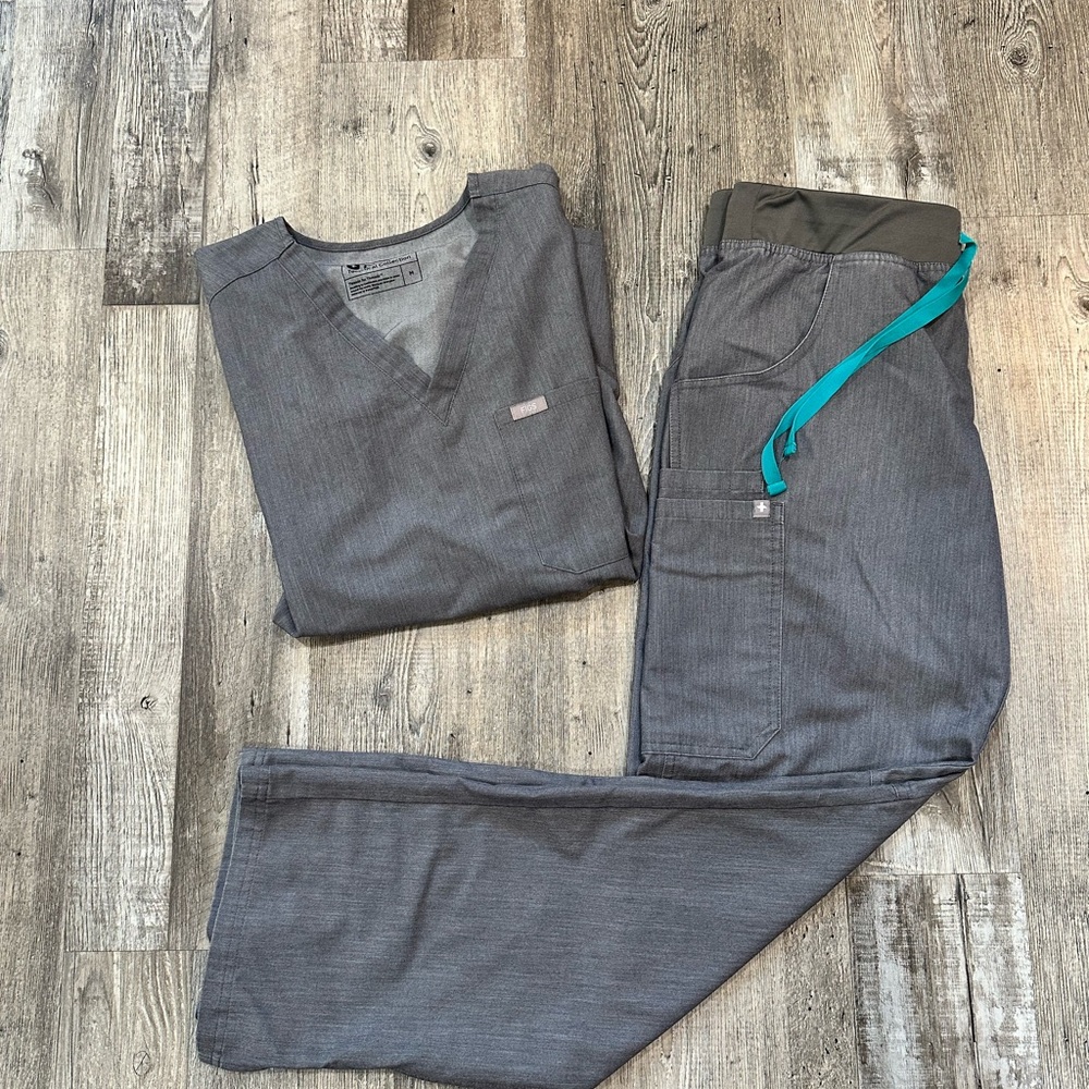 FIGS Scrubs Set- GRAPHITE (Medium)